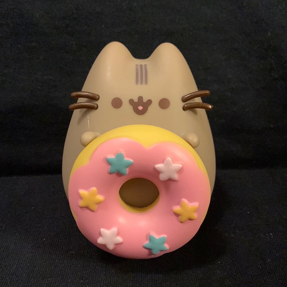Pusheen donut 10th anniversary vinyl figure